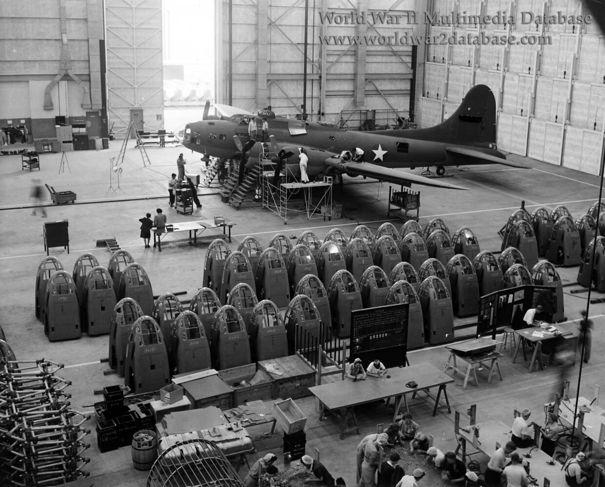 B-17F Flying Fortress at Douglas Aircraft‘s Long Beach Plant