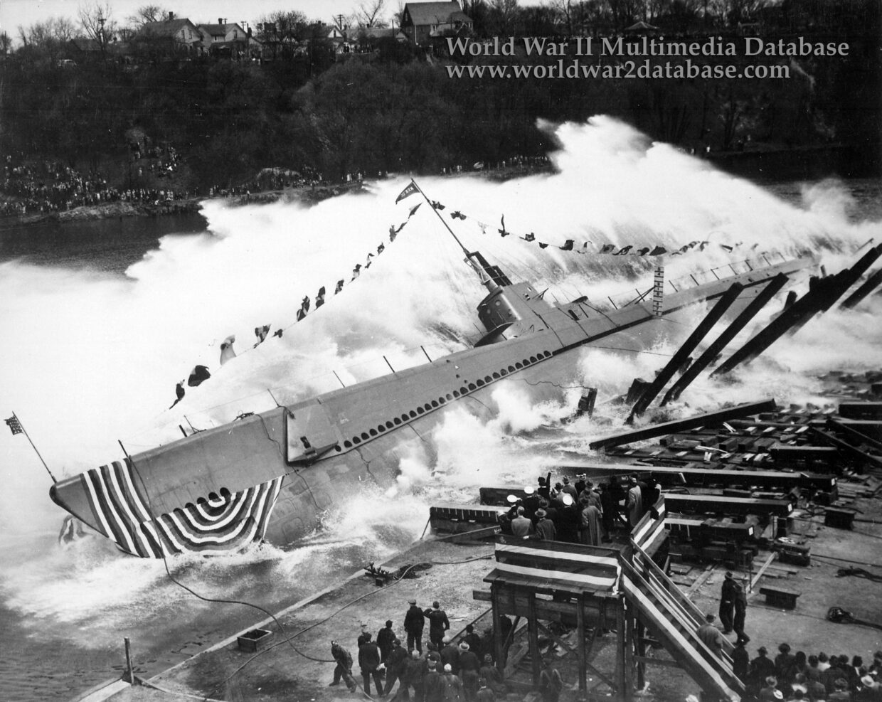 Launching of USS Robalo (SS-273)